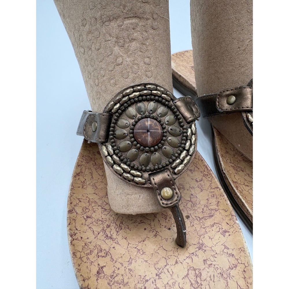 Kenneth Cole Reaction Touch of Glam Bronze Medallion Thong Sandals Womens 7.5M - Picture 7 of 9